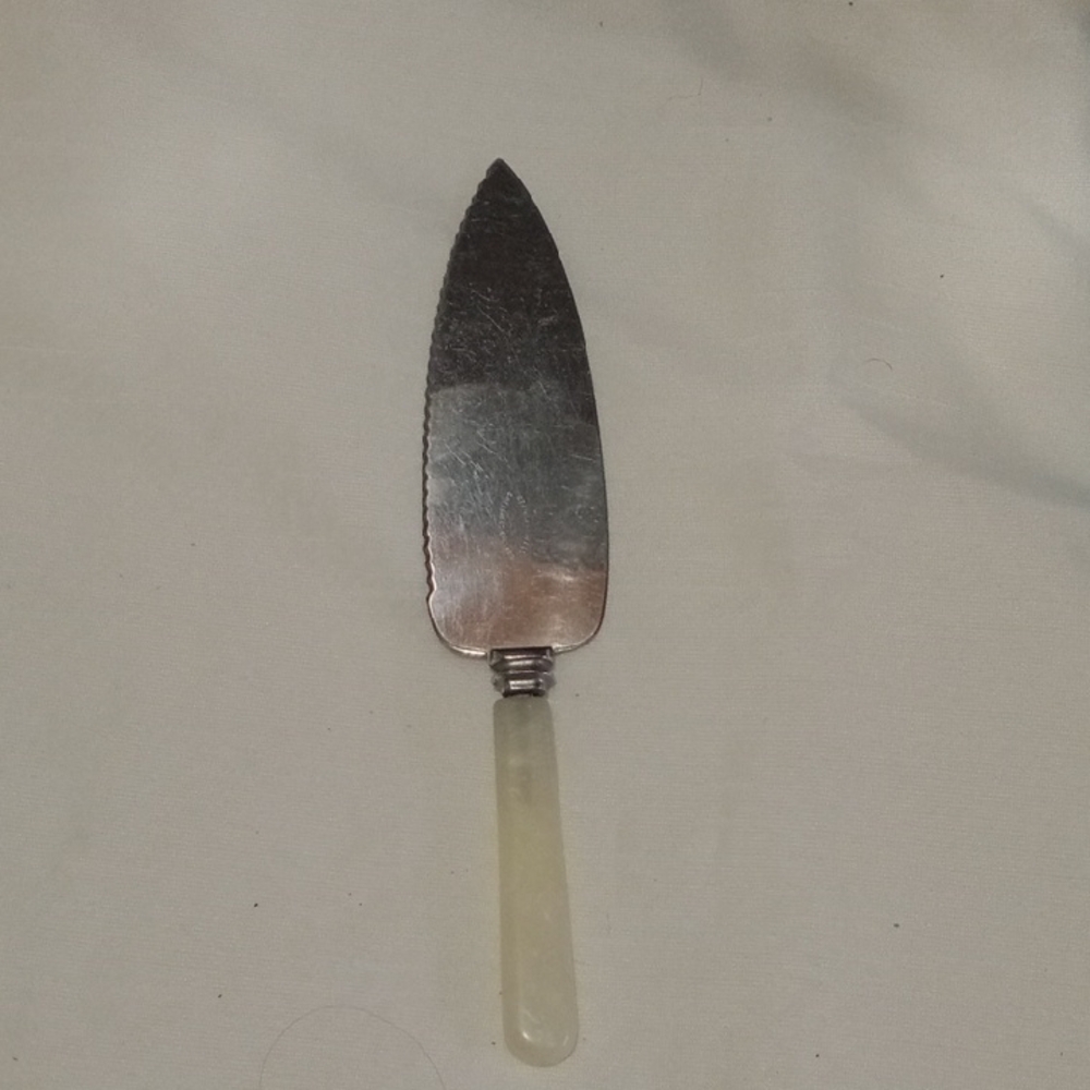 Elegant Silver and Cream Cake Server